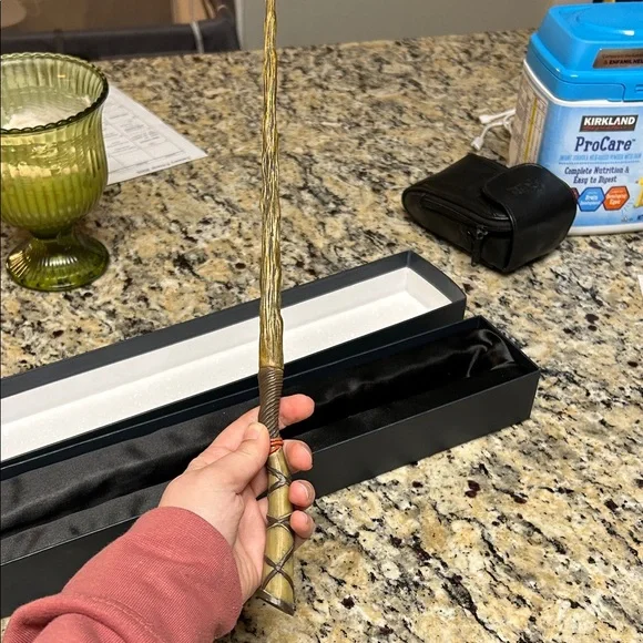 Universal Studios Ollivanders Birch Wand (Interactive) - Picture 7 of 7